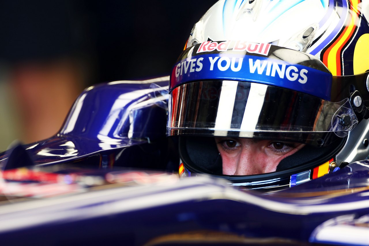 Carlos Sainz Jnr (ESP) Scuderia Toro Rosso STR8 Test Driver.
