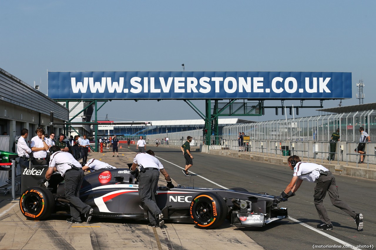 Robin Frijns (NLD) Sauber C32 Test and Reserve Driver.
