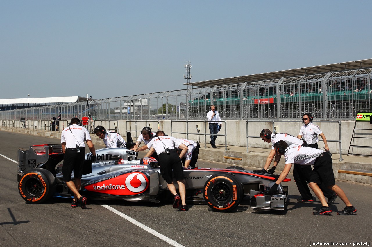 Kevin Magnussen (DEN) McLaren MP4-28 Test Driver in the pits.
