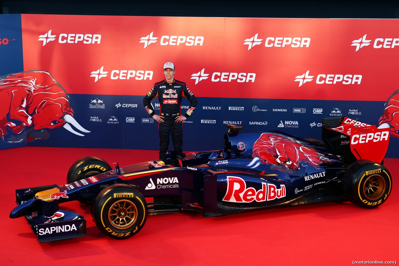 Daniil Kvyat (RUS) Scuderia Toro Rosso with the new Scuderia Toro Rosso STR9.
27.01.2014. Formula One Testing, Preparations, Jerez, Spain.