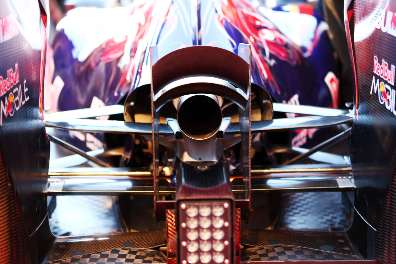 The new Scuderia Toro Rosso STR9 is unveiled - rear wing and exhaust detail.
27.01.2014. Formula One Testing, Preparations, Jerez, Spain.
