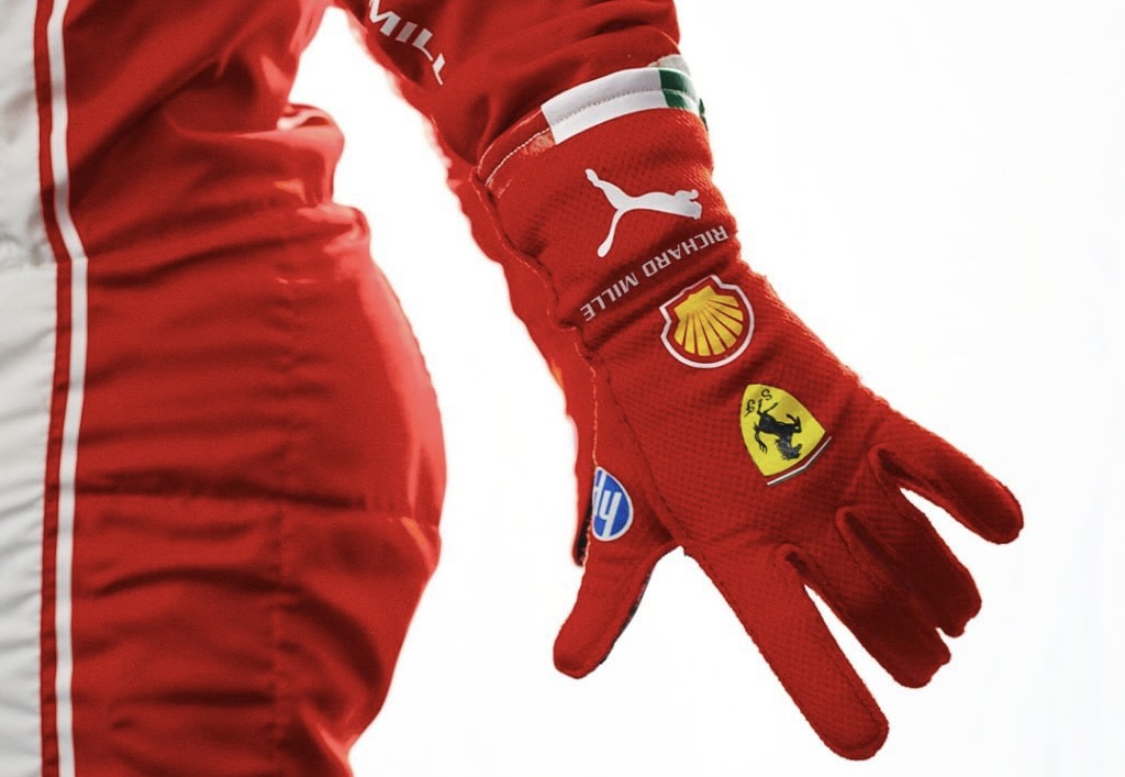 TUTE E CASCHI FERRARI 2026