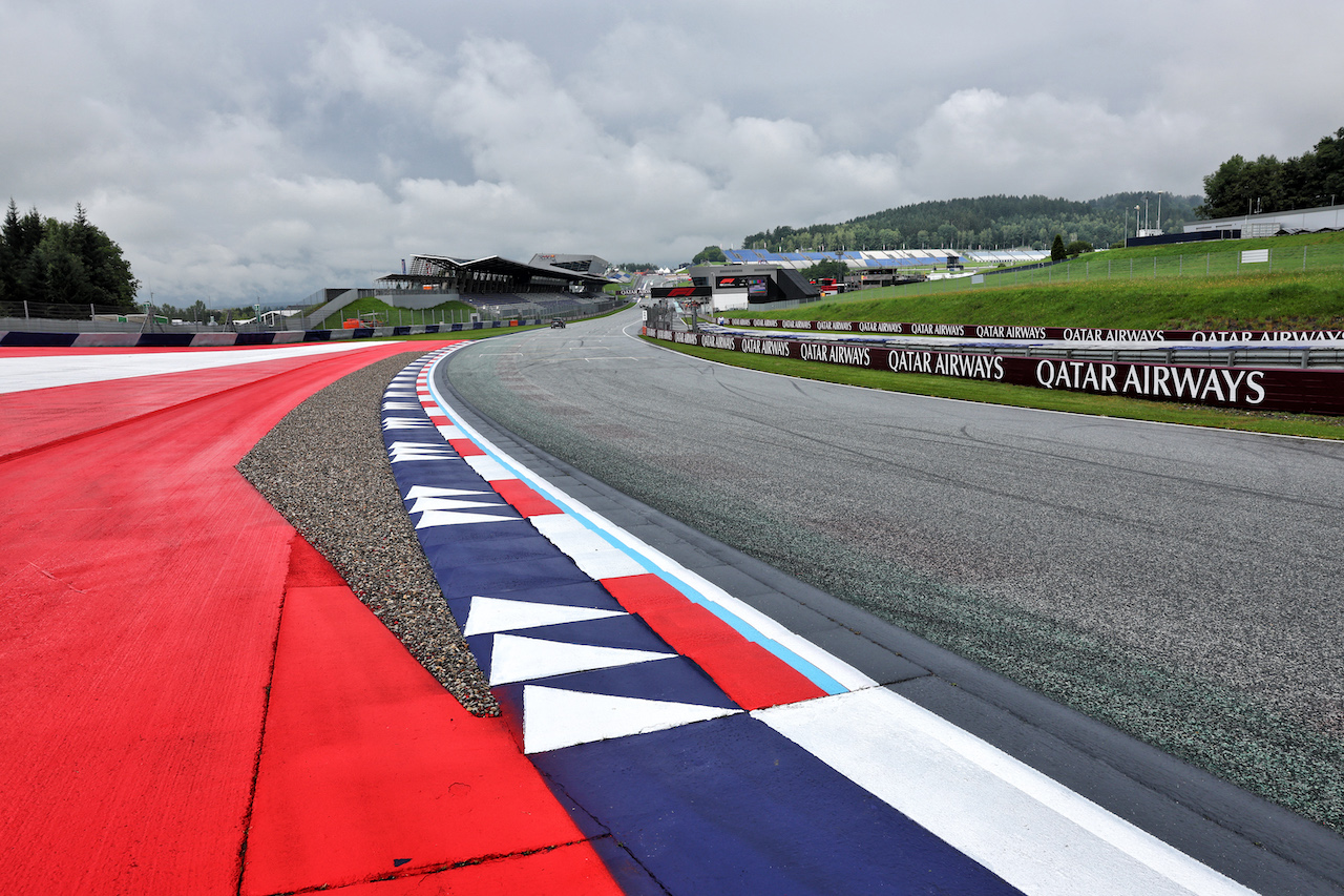 A gravel strip at the final corner to deter track limit infractions.
27.06.2024. Formula 1 World Championship, Rd 11, Austrian Grand Prix, Spielberg, Austria, Preparation Day.
- www.xpbimages.com, EMail: requests@xpbimages.com © Copyright: Batchelor / XPB Images