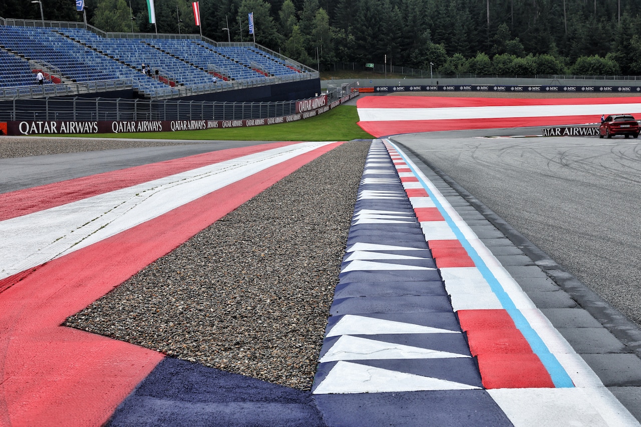 A gravel strip at the penultimate corner to deter track limit infractions.
27.06.2024. Formula 1 World Championship, Rd 11, Austrian Grand Prix, Spielberg, Austria, Preparation Day.
- www.xpbimages.com, EMail: requests@xpbimages.com © Copyright: Batchelor / XPB Images