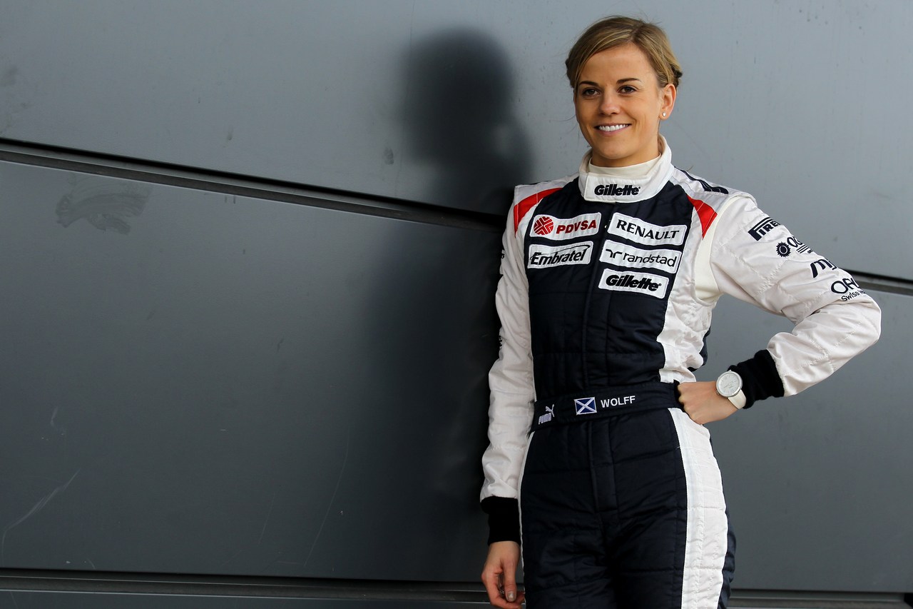 Susie Wolff (GBR), drives the Williams FW33 
