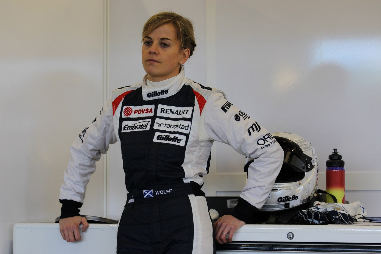Susie Wolff (GBR), drives the Williams FW33 

