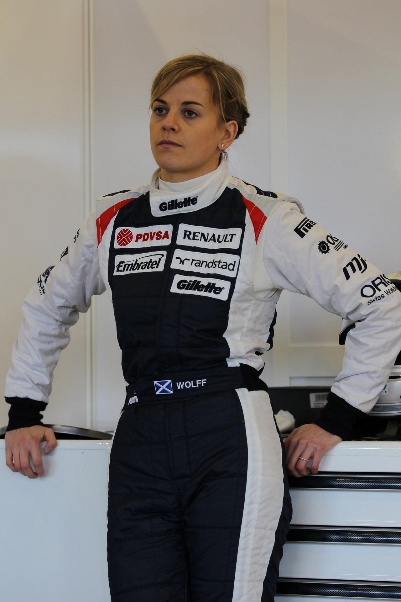 Susie Wolff (GBR), drives the Williams FW33 
