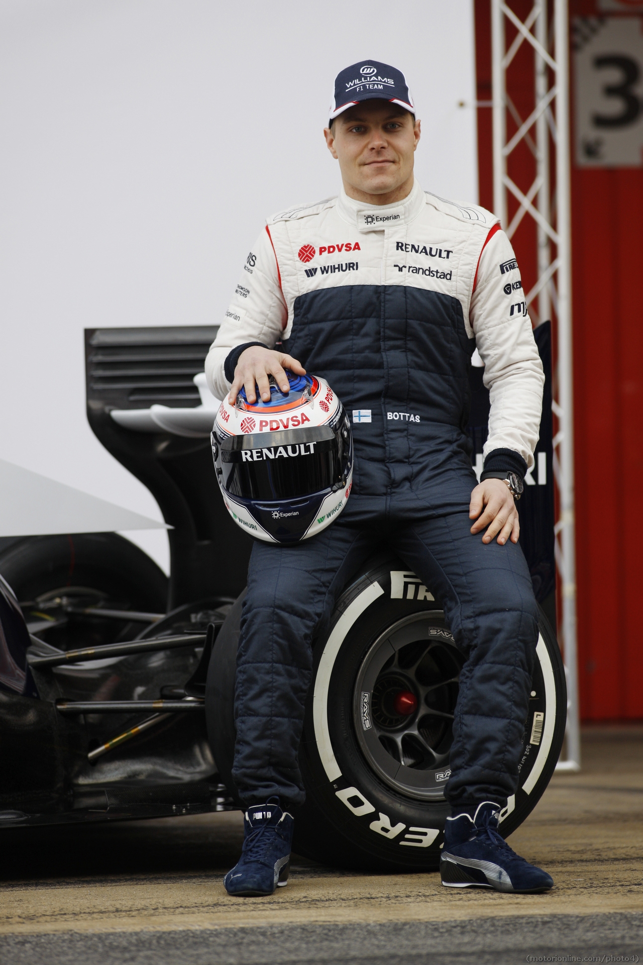 Valtteri Bottas (FIN) Williams with the new Williams FW35.
