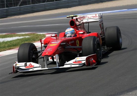 La nuova Ferrari avrà gli scarichi in stile Red Bull