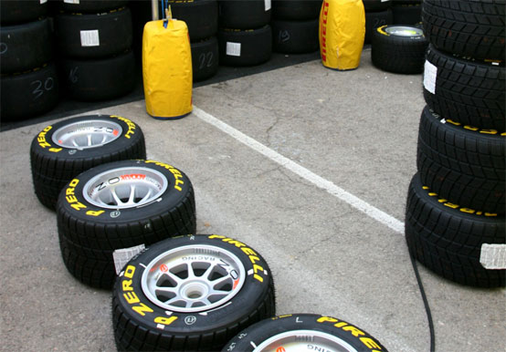 Pirelli potrebbe usare una Toyota F1 per le prove in vista del 2011