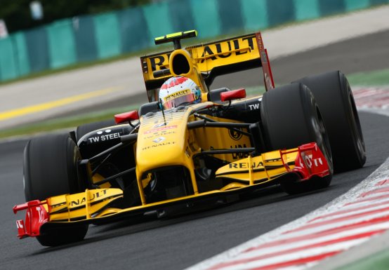 Renault in quarta fila a Budapest: Petrov batte Kubica