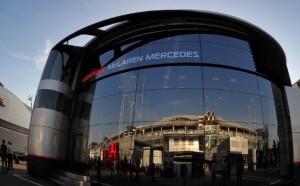 McLaren: Le ali meno flessibili dovrebbero rallentare la Red Bull