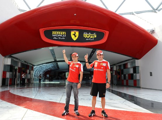 Alonso e Massa in visita al Ferrari World Abu Dhabi