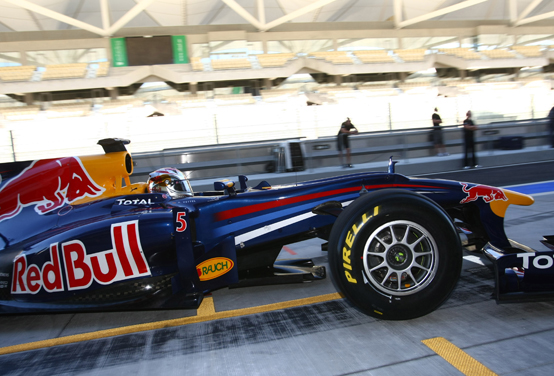 Test Pirelli F1 ad Abu Dhabi: Vettel al comando in mattinata
