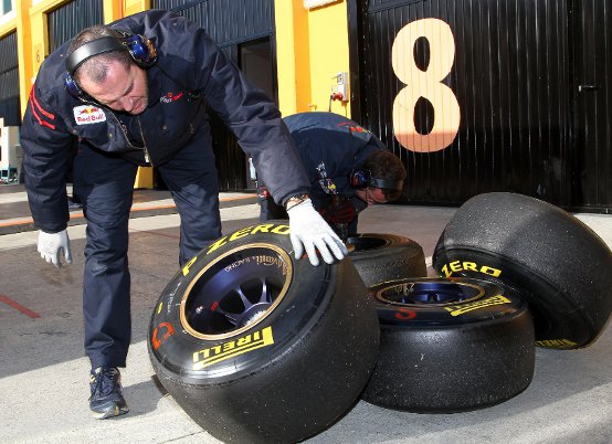 Per Pirelli positivo il primo test a Valencia