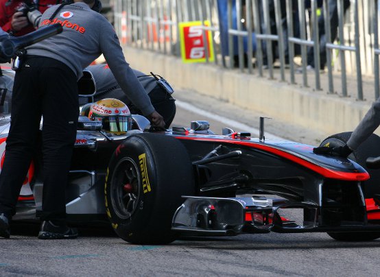 McLaren: Lewis Hamilton in pista nella seconda giornata di prove a Valencia