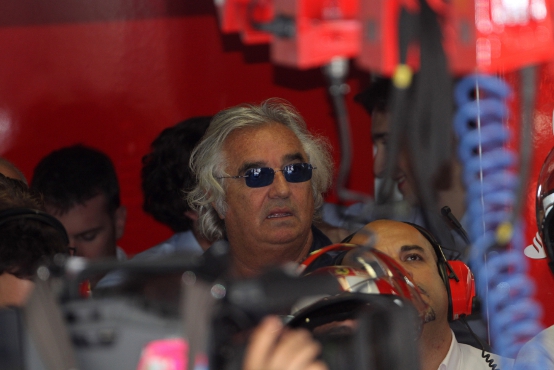 Briatore consiglia alla Ferrari di concentrarsi già sul 2012