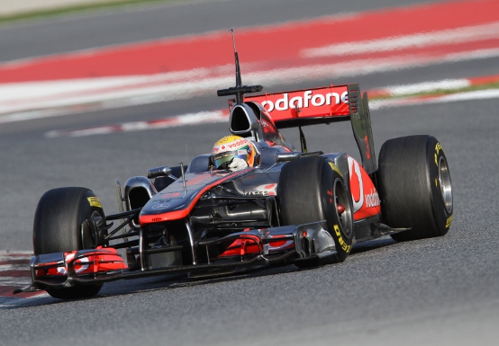 Hamilton: “La Pirelli ha reso la F1 dolorosamente lenta”