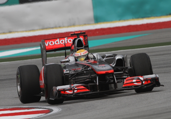 Hamilton: “La Red Bull nasconde ancora mezzo secondo”