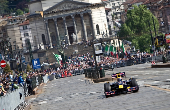 Red Bull F1 Show a Torino: grande spettacolo con Webber