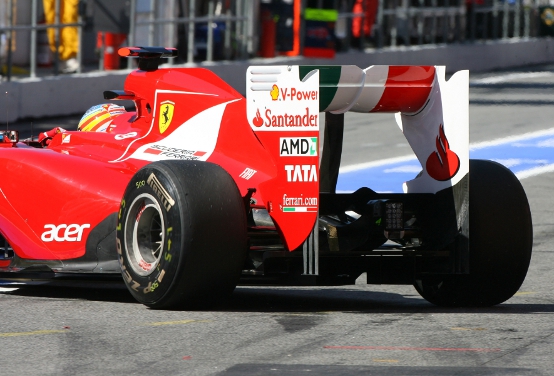 La FIA vieta da subito la nuova ala posteriore Ferrari
