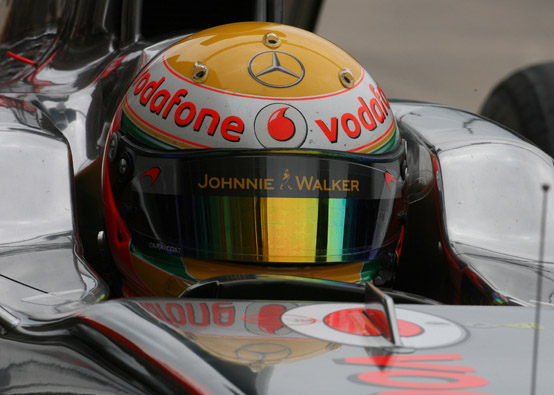 Lewis Hamilton difende ancora una volta il suo stile di guida