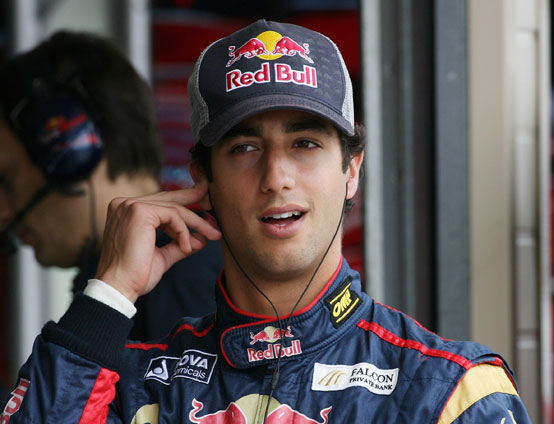 HRT, Daniel Ricciardo al posto di Karthikeyan a Silverstone