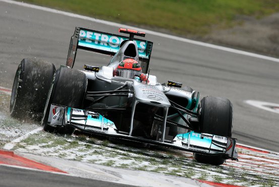 Mercedes, Schumacher: “Dispiaciuto per quel testacoda al giro 23”