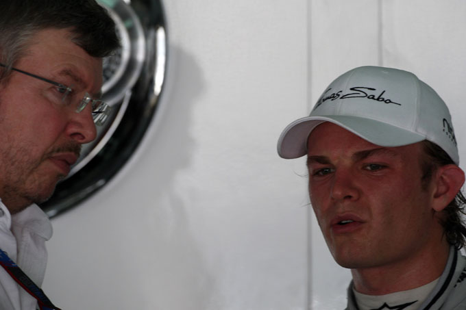 Brawn: “Rosberg bravo ad andare vicino al limite della vettura in qualifica”