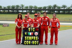 La Ferrari ricorda Marco Simoncelli a Sepang