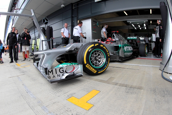 Schumacher: “La concorrenza tra Pirelli e Michelin porterà pneumatici decenti”