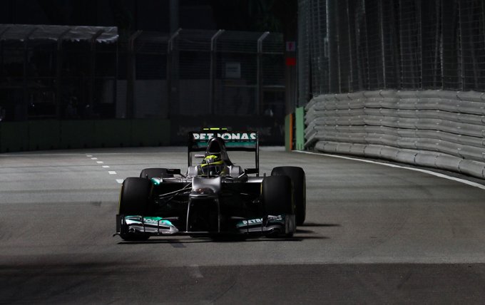 Mercedes, Nico Rosberg: “Ci aspetta una gara difficile qui a Singapore”