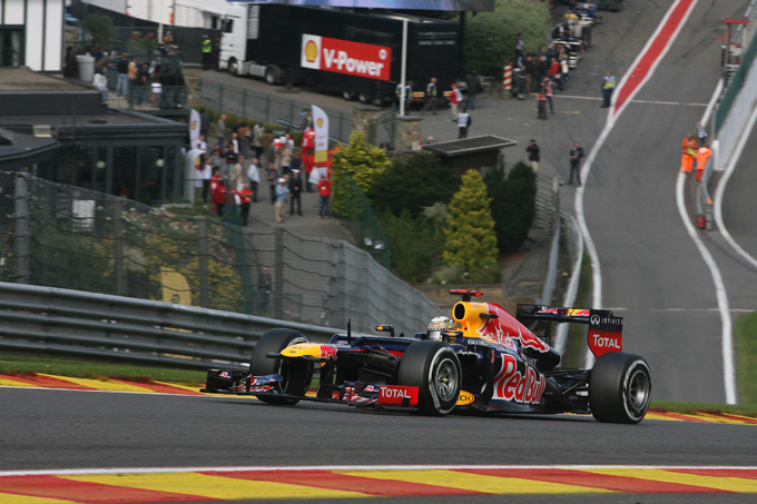 Vettel multato per una partenza di prova in pitlane