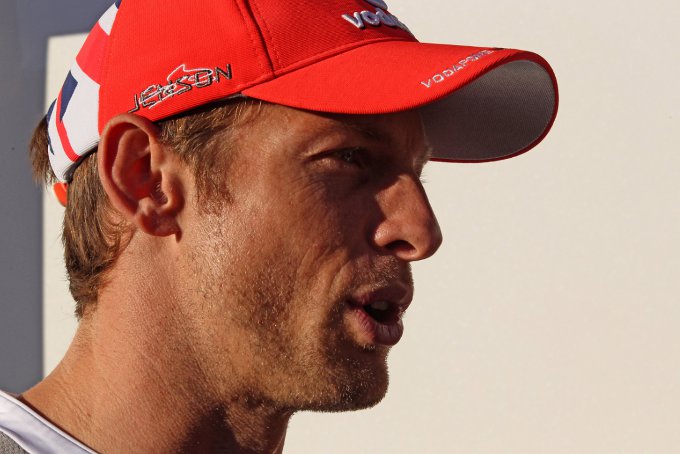 Jenson Button: “Errori di valutazione gravi di Perez e Kobayashi”