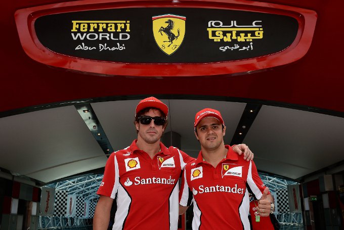 Ferrari: Alonso e Massa sono tornati a far visita al Ferrari World Abu Dhabi