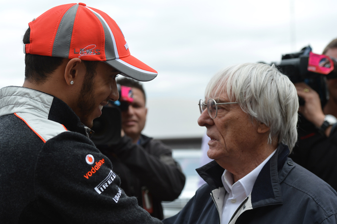 Ecclestone ironizza sul passaggio di Hamilton alla Mercedes