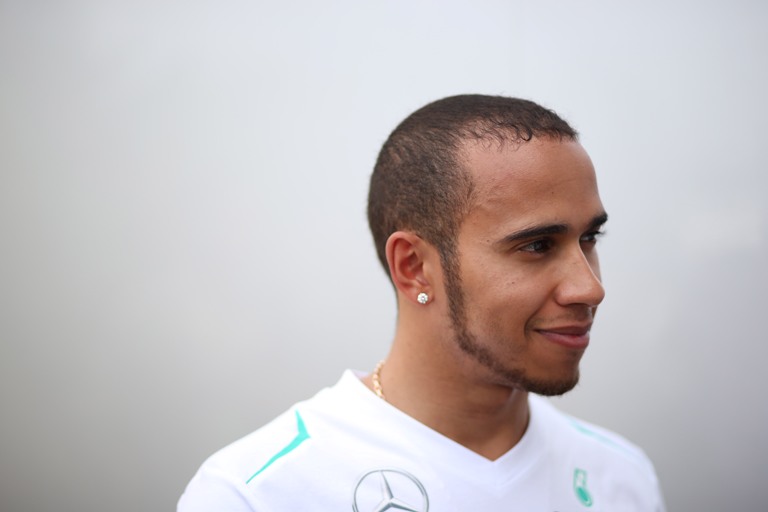 Hamilton insoddisfatto delle Pirelli