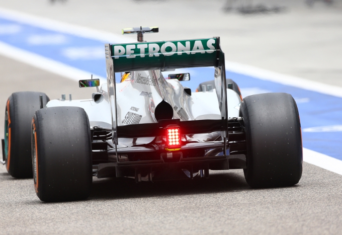 Penalità di cinque posizioni in griglia per Lewis Hamilton