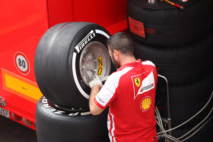 FIA: Ferrari e Mercedes dovranno fornire spiegazioni sui test svolti con Pirelli