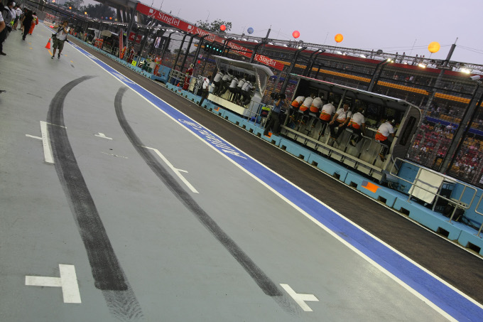 FIA: divieto di accesso in pitlane per cameraman e personale non addetto