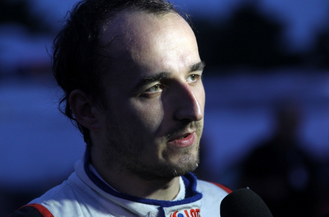 Robert Kubica si allena al simulatore F1 della Mercedes