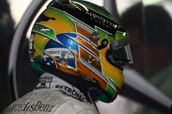 Hamilton: “Ho bisogno di fare pratica con la Mercedes sul bagnato”