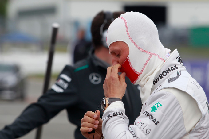 Schumacher, medici: “Nuovo intervento e piccoli miglioramenti ma resta preoccupazione”