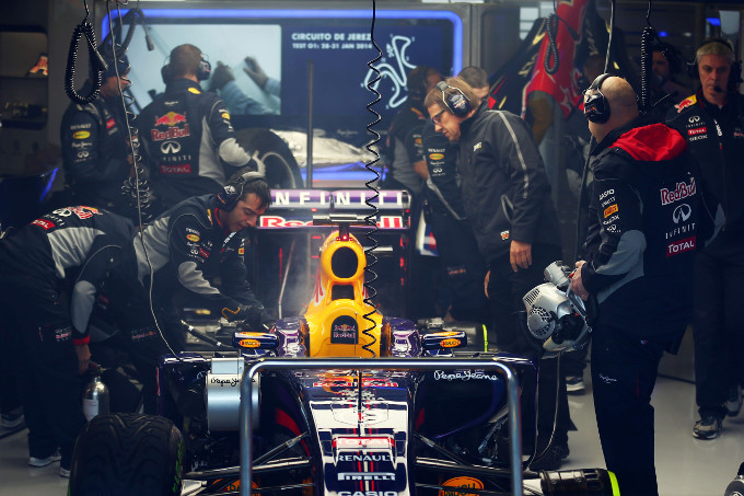 Red Bull: test interrotti, problemi tecnici per Vettel