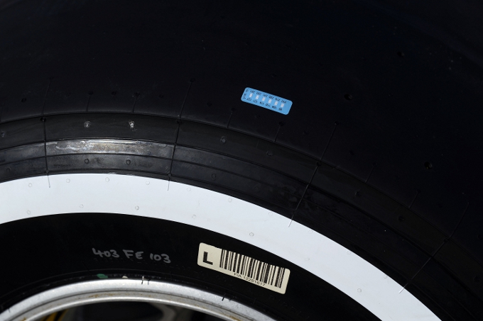 Pirelli sperimenta in Bahrain gli Sticker-Termometro per le gomme