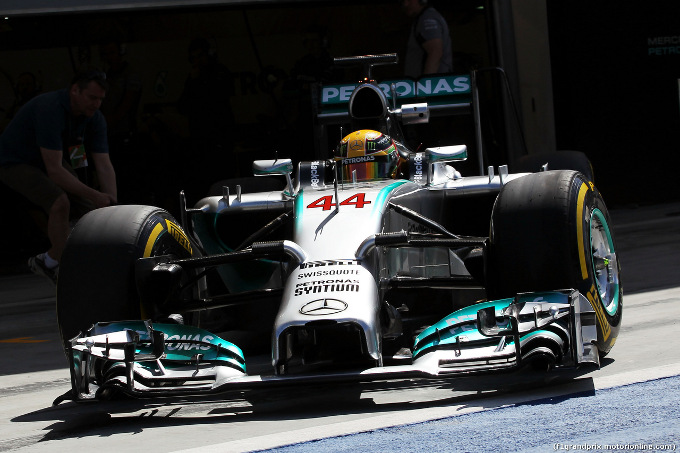 Test F1 Bahrain, giorno 3: Hamilton al top, Red Bull ancora in crisi