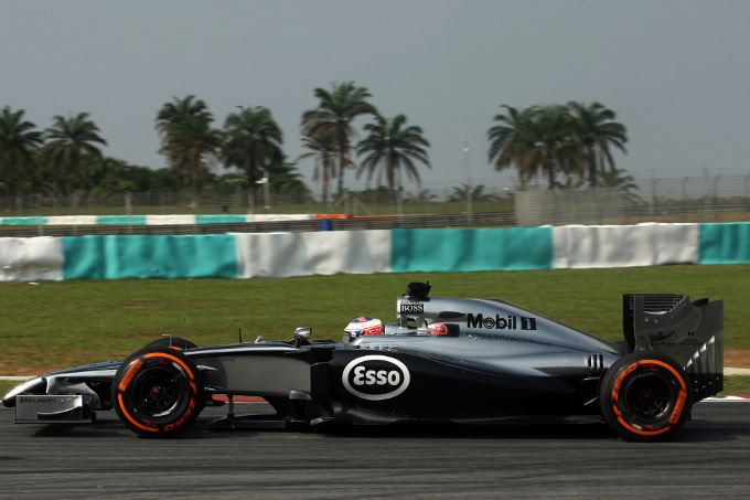 McLaren: loghi Esso sulle fiancate in Malesia