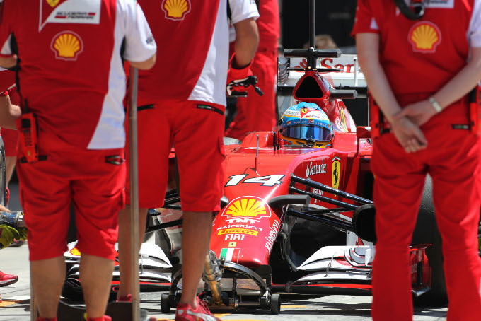 Ferrari: sospesi i test in Bahrain per danni al telaio