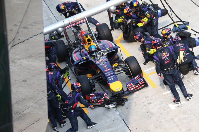 Red Bull valuta alternative alla Renault