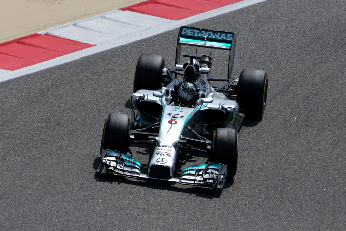 Test F1 in Bahrain: Rosberg al comando in mattinata, problemi per Alonso